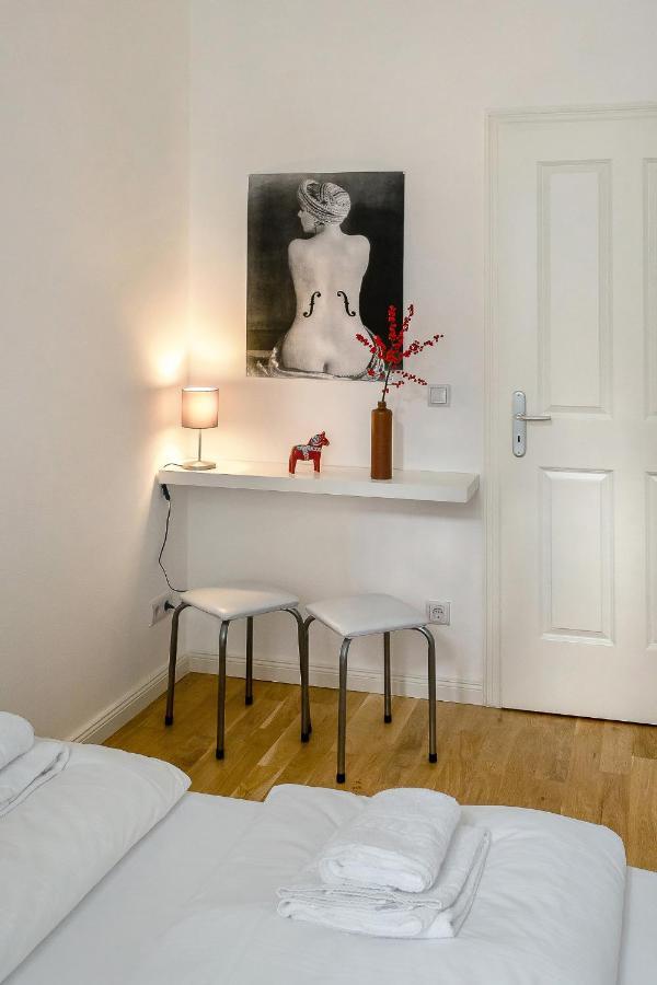 Newton-Appartement Mit 3 Schlafzimmern Berlin Exterior photo
