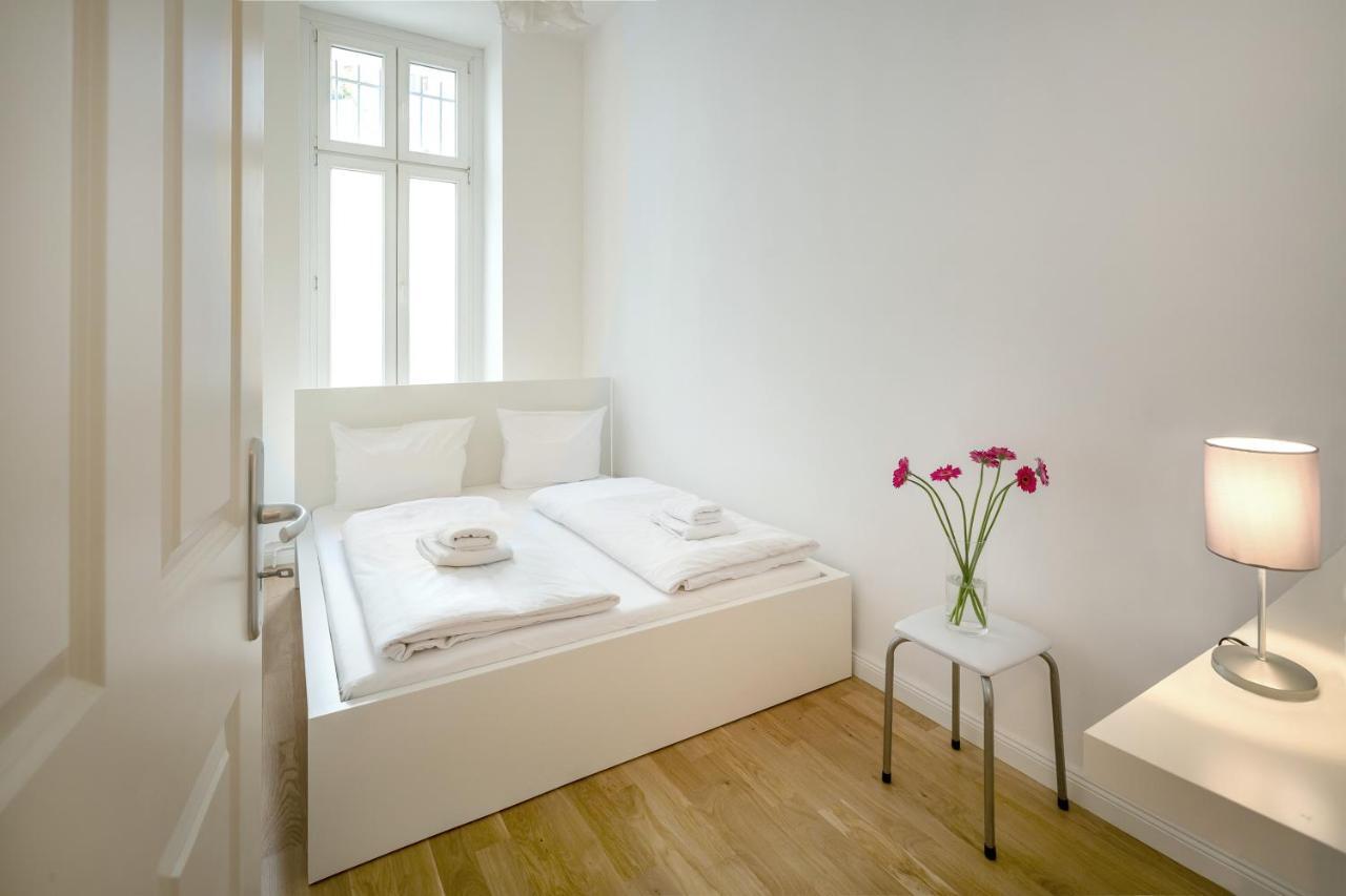Newton-Appartement Mit 3 Schlafzimmern Berlin Exterior photo