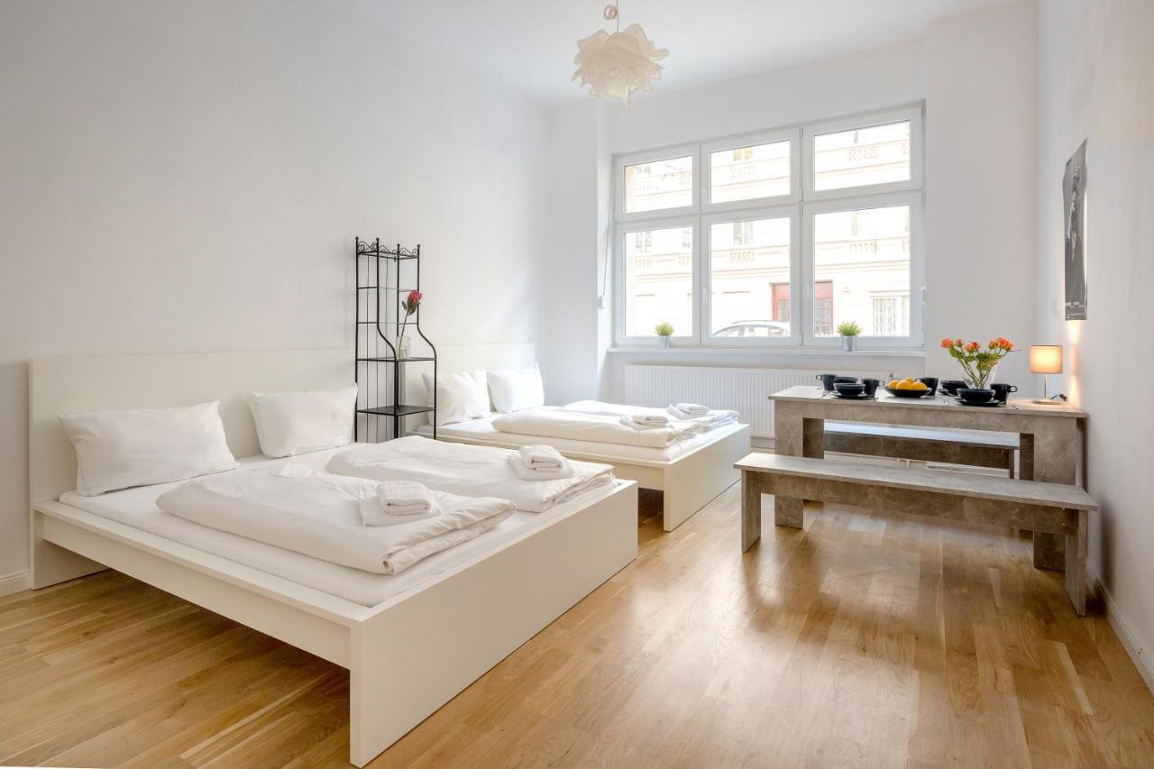 Newton-Appartement Mit 3 Schlafzimmern Berlin Exterior photo