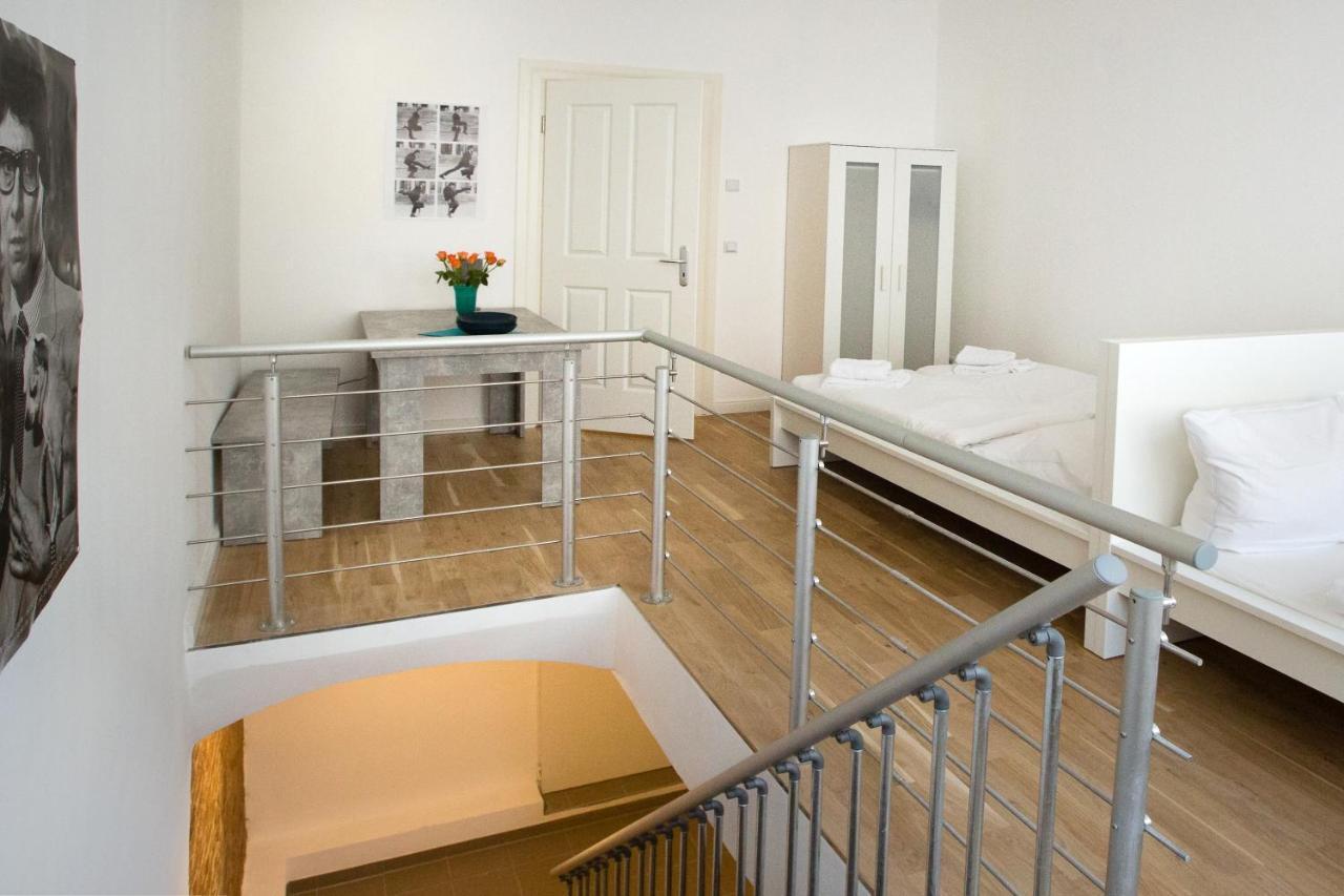 Newton-Appartement Mit 3 Schlafzimmern Berlin Exterior photo