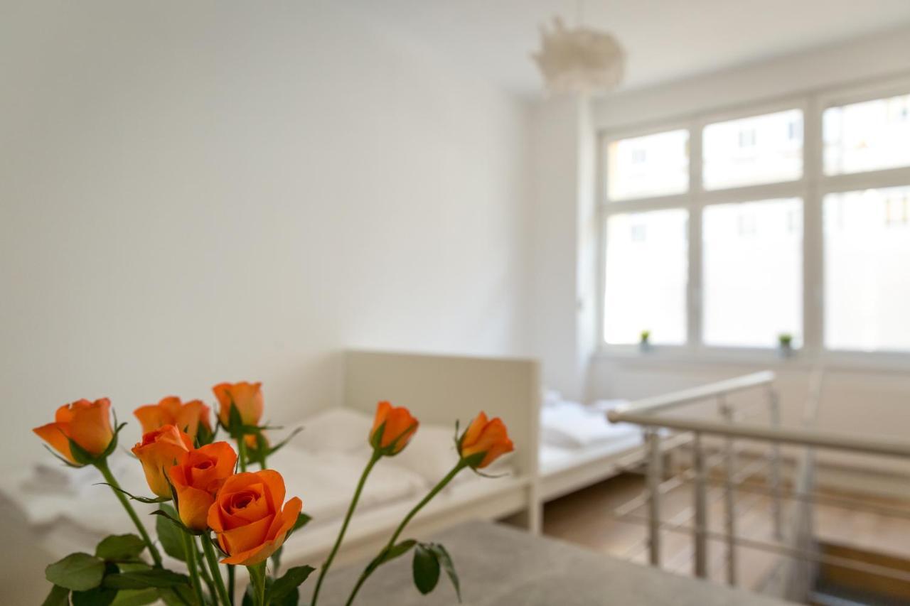 Newton-Appartement Mit 3 Schlafzimmern Berlin Exterior photo